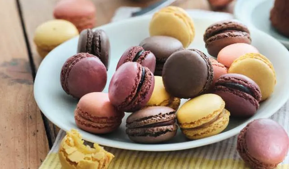 20 mini-macarons,chocolat,cassis, framboise,citron*Picard Discount